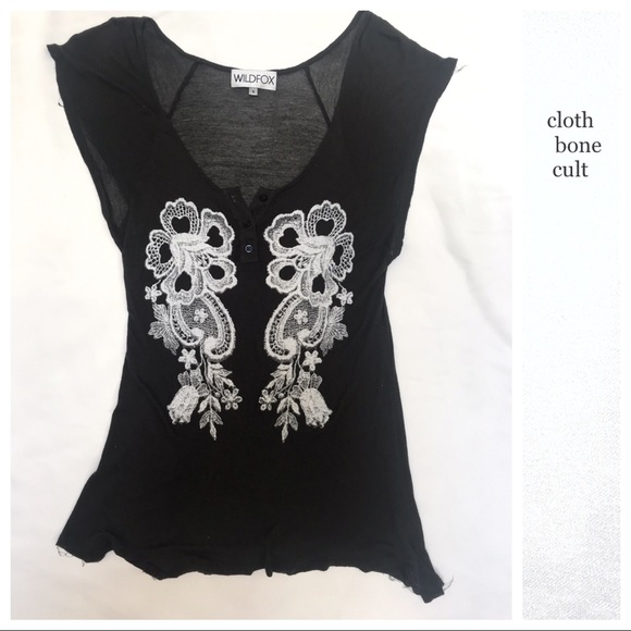 Wildfox Tops - Rare WILDFOX 💋🦊 Lace Graphic Henley T-SHIRT